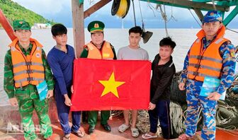 Bộ đội Biên phòng An Giang tuyên truyền pháp luật, hỗ trợ người dân dùng VNeI
