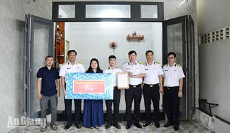 Vùng 5 Hải quân trao 3 căn nhà Đồng đội cho quân nhân khó khăn