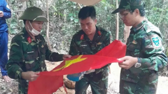 Đi rừng tìm mật ong thấy ụ đá giúp quy tập được hài cốt liệt sĩ