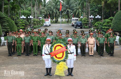 Công an tỉnh An Giang dâng hương tại Khu di tích Ban An ninh Khu IX