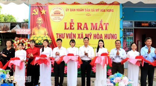 Ra mắt Thư viện xã Mỹ Hòa Hưng với gần 2.500 đầu sách