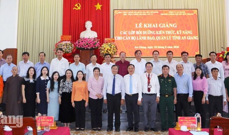 An Giang bồi dưỡng kỹ năng quản trị, ứng dụng AI cho 226 cán bộ