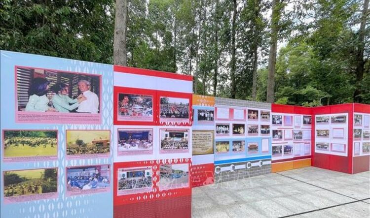 Triển lãm hơn 100 hình ảnh, tư liệu về Chủ tịch Tôn Đức Thắng