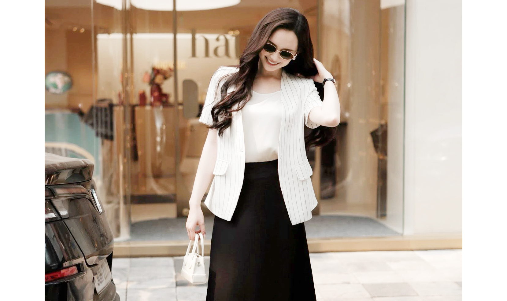 Blazer ngắn tay, chiếc áo khoác hợp mọi phong cách lúc giao mùa