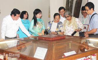 Chuyên gia ICOMOS bắt đầu đánh giá thực địa di sản Óc Eo - Ba Thê