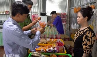 An Giang yêu cầu không để cơ sở không đủ điều kiện cung cấp suất ăn cho học sinh
