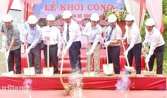 Hơn 16 tỷ đồng bê tông hóa tuyến Bắc kênh 10 Châu Phú