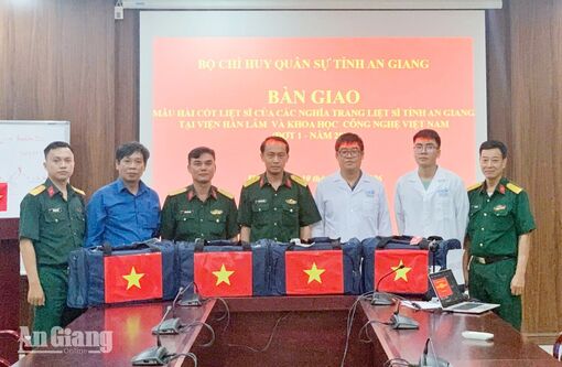 An Giang bàn giao mẫu hài cốt liệt sĩ để giám định ADN