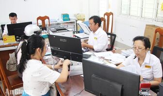 Xây dựng nền hành chính phục vụ nhân dân ở phường Long Xuyên và Mỹ Thới