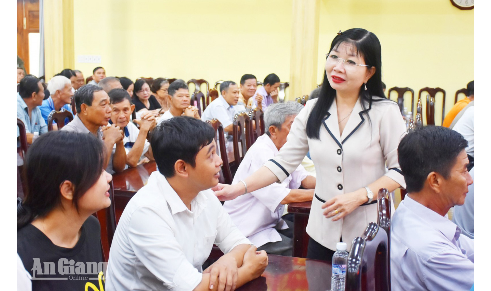 Phó Bí thư Tỉnh ủy An Giang Trần Thị Thanh Hương tiếp xúc cử tri phường Châu Đốc