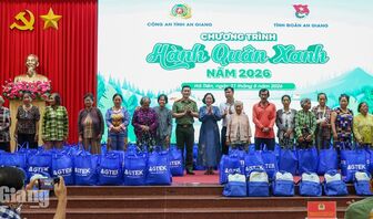 “Hành quân xanh” trao 520 phần quà, học bổng tại Hà Tiên
