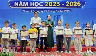 TBS Kiên Giang trao 733 suất học bổng cho con người lao động