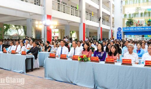 Trường THPT Long Xuyên kỷ niệm 50 năm thành lập