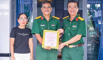 Hai quân nhân khó khăn về nhà ở được trao nhà Đồng đội