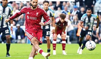 Liverpool thoát thua phút 90+9 sau 2 lần bị dẫn trước