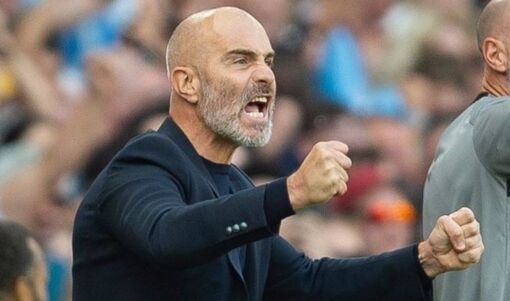 Man City thắng ngược nhưng chưa thoát bóng Pep Guardiola