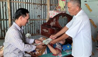 Cây Gõ huy động hơn 5 tỉ đồng giúp người khó khăn, làm cầu