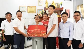 2 Bà Mẹ Việt Nam Anh hùng ở Châu Thành được tặng sổ tiết kiệm 1,4 tỉ đồng