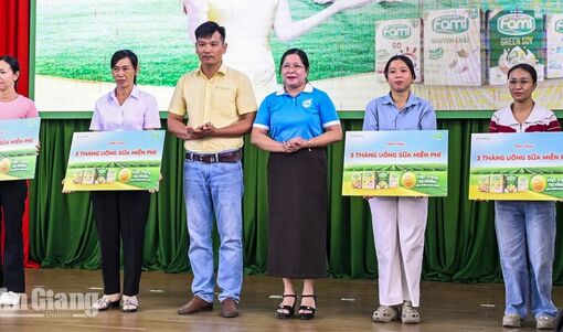 300 phụ nữ khó khăn ở An Giang được tặng sữa