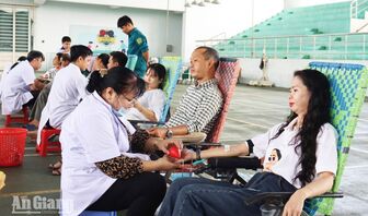 Chợ Mới tiếp nhận 200 đơn vị máu