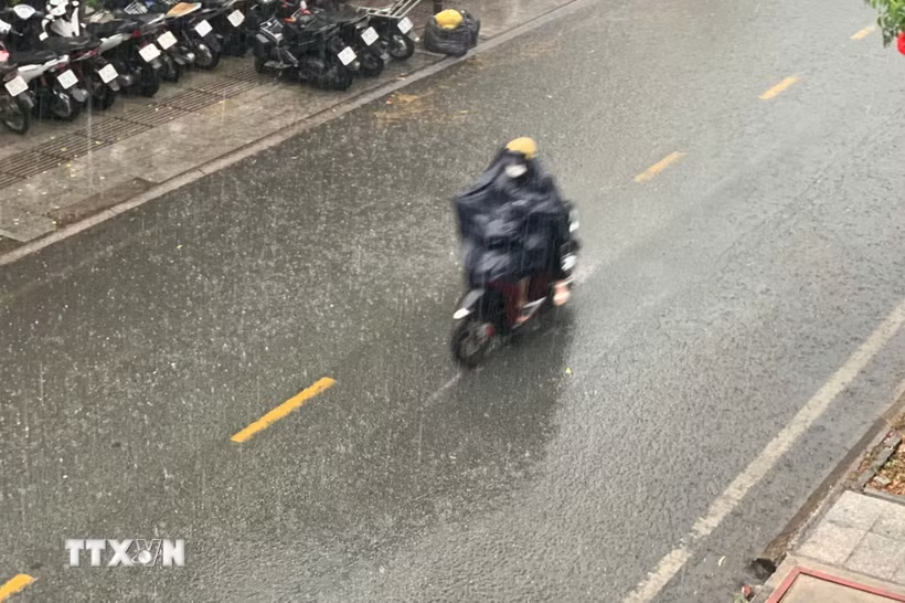 Cảnh báo mưa cường độ lớn ở đồng bằng Bắc Bộ, Lạng Sơn và Thanh Hóa đến Huế
