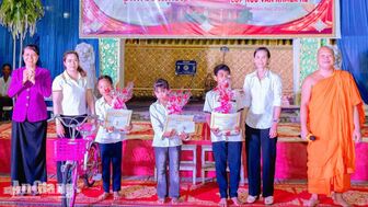 Gieo chữ Khmer, giữ gìn bản sắc văn hóa dân tộc