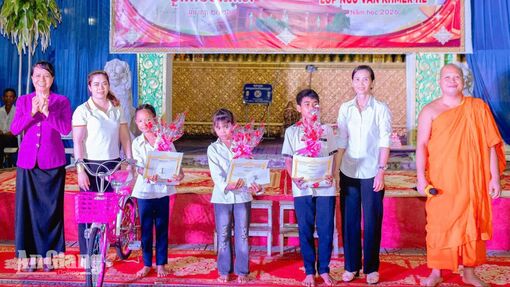 Gieo chữ Khmer, giữ gìn bản sắc văn hóa dân tộc