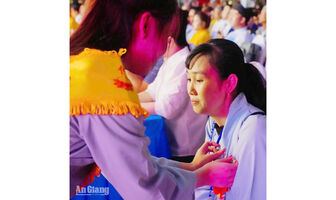Hàng ngàn người dự lễ Vu Lan trên đỉnh Thiên Cấm Sơn