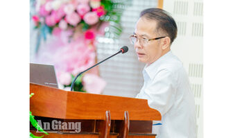 Thầy Lê Quốc Trung làm Hiệu trưởng Trường Phổ thông dân tộc nội trú An Giang 1