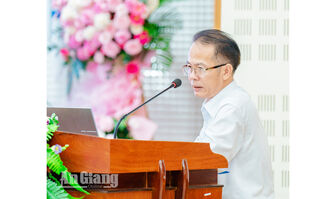 Thầy Lê Quốc Trung làm Hiệu trưởng Trường Phổ thông dân tộc nội trú An Giang 1