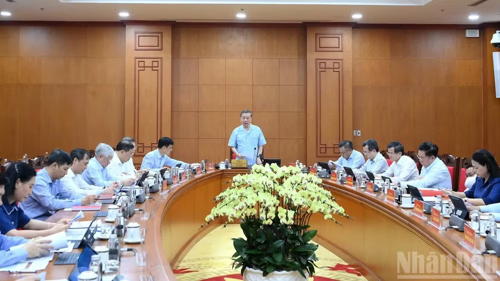 Tăng cường xây dựng, chỉnh đốn Đảng và hệ thống chính trị trong sạch, vững mạnh toàn diện, đáp ứng yêu cầu phát triển của đất nước trong thời kỳ mới