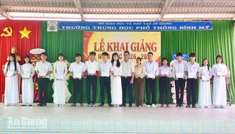 Trường THPT Bình Mỹ đón 405 học sinh lớp 10 trong năm học mới