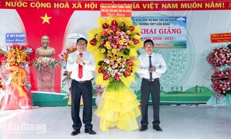 Trường THPT Cần Đăng đón hơn 1.050 học sinh vào năm học mới