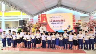 1.557 học sinh khai giảng dưới mái trường mang tên người anh hùng Phú Quốc