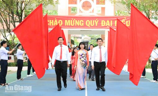 Bí thư Tỉnh ủy An Giang dự khai giảng tại trường có 29 học sinh đạt giải cấp quốc gia