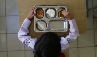 Gần 2.000 người nghi ngộ độc sau khi dùng bữa ăn miễn phí tại Indonesia