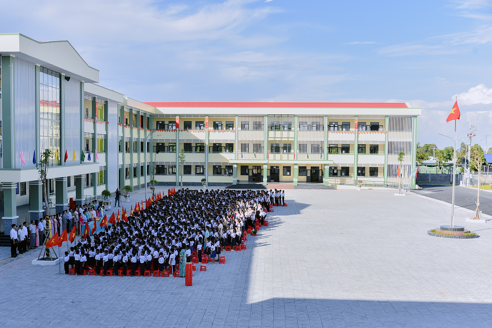Một ngày tại Trường Phổ thông nội trú Giang Thành