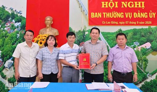 Cù Lao Giêng điều động Trưởng phòng Kinh tế sang công tác tại MTTQ xã