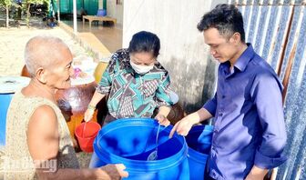 Tri Tôn diệt lăng quăng tại 3 ấp có nguy cơ cao sốt xuất huyết
