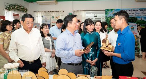 Chủ tịch UBND tỉnh An Giang yêu cầu hỗ trợ doanh nghiệp chuyển đổi xanh