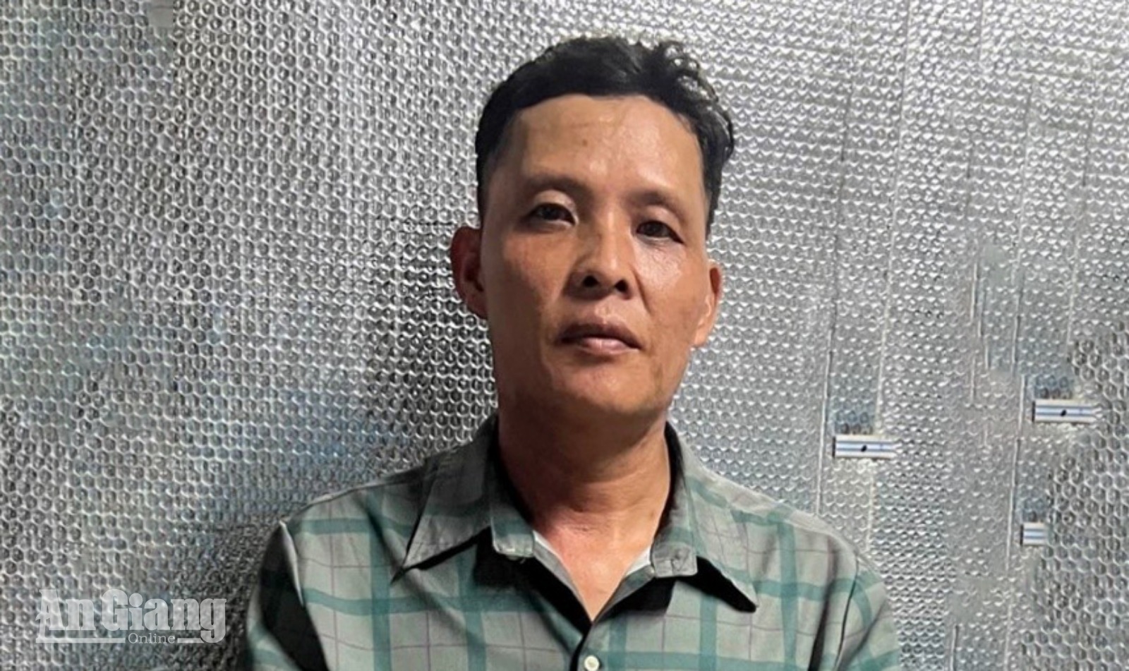Tạm giữ đối tượng đổ xăng đốt vợ cũ