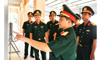Chỉ huy trưởng Bộ Chỉ huy Quân sự tỉnh An Giang kiểm tra Đại đội 7