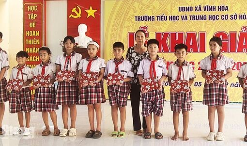 Ấm áp mô hình giúp học sinh đến trường ở Vĩnh Hòa