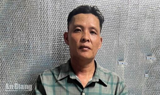 Tạm giữ đối tượng đổ xăng đốt vợ cũ