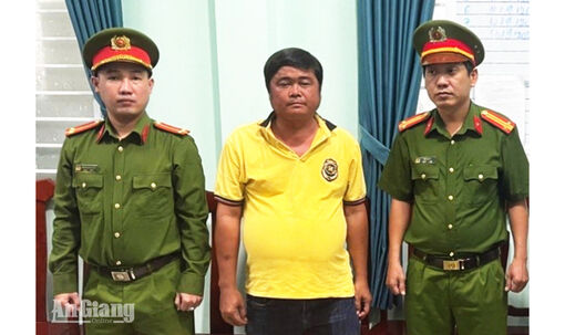 Khởi tố đối tượng khai thác khoáng sản trái phép