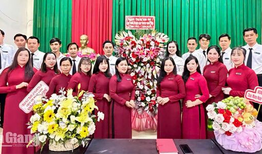 Tòa án nhân dân khu vực 7 - An Giang họp mặt kỷ niệm 81 năm Ngày truyền thống Tòa án nhân dân