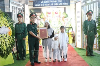 Biểu tượng đẹp của người lính vì nhân dân quên mình