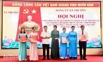 Tri Tôn thành lập 10 chi bộ trực thuộc Đảng bộ xã