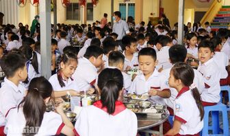 Trường Tiểu học Nguyễn Bá Ngọc bảo đảm an toàn thực phẩm cho 1.100 học sinh bán trú