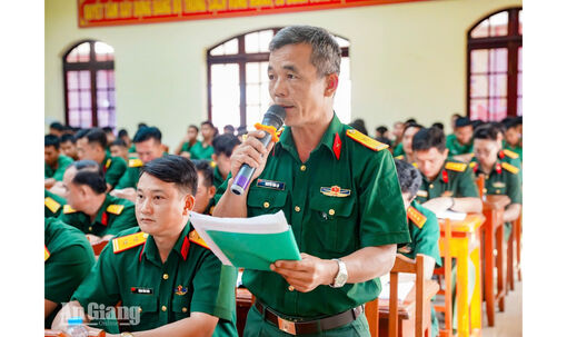 Bộ Tư lệnh Quân khu 9 đối thoại dân chủ với Lữ đoàn Pháo binh 6